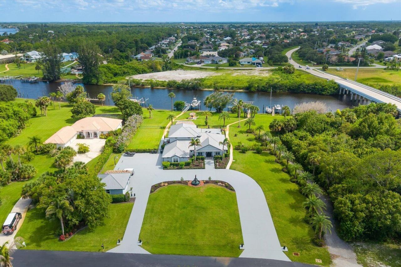 470 SE Pine Road, Port Saint Lucie, FL 34984 Photo