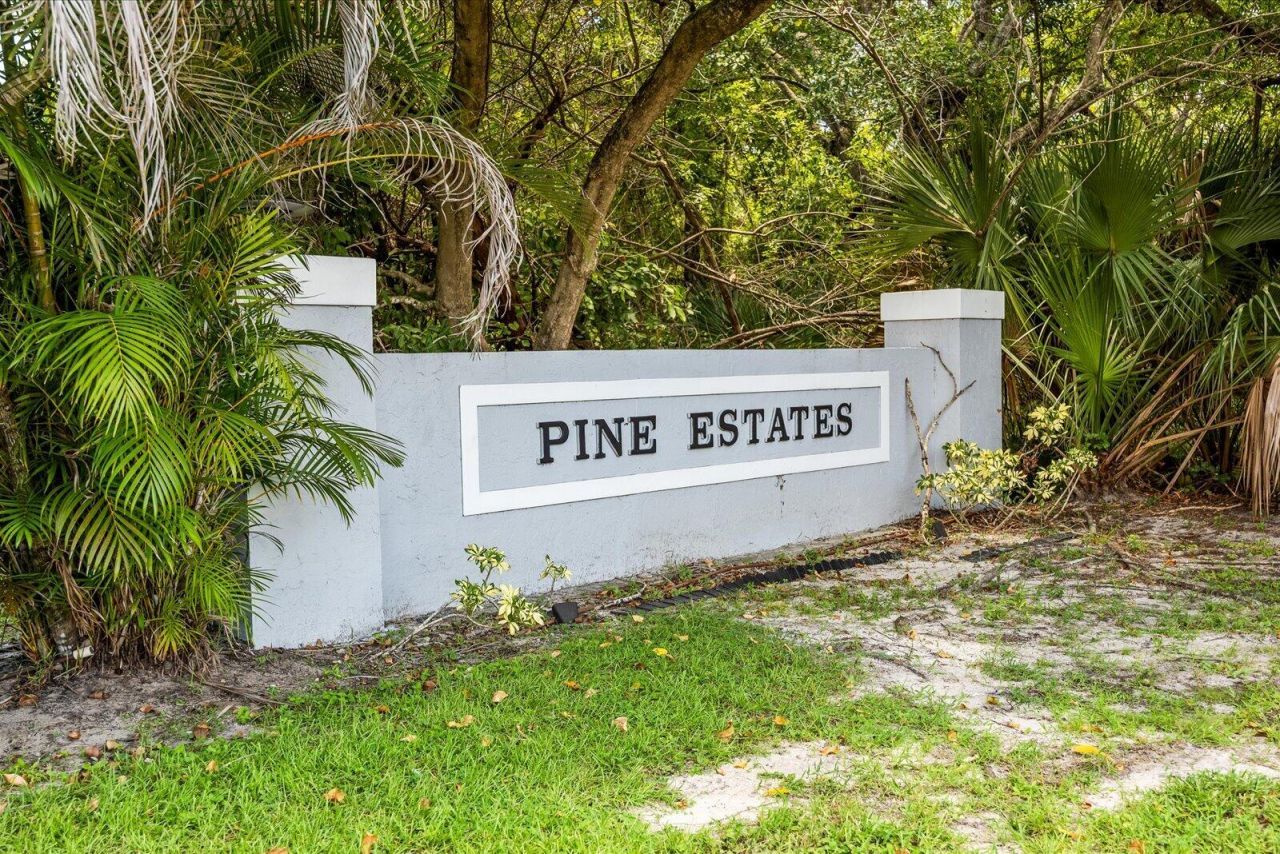 470 SE Pine Road, Port Saint Lucie, FL 34984 Photo