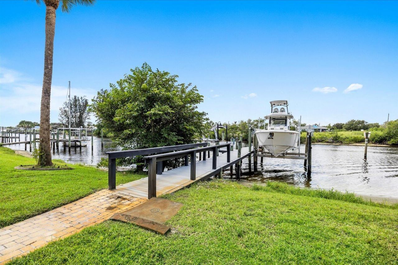 470 SE Pine Road, Port Saint Lucie, FL 34984 Photo