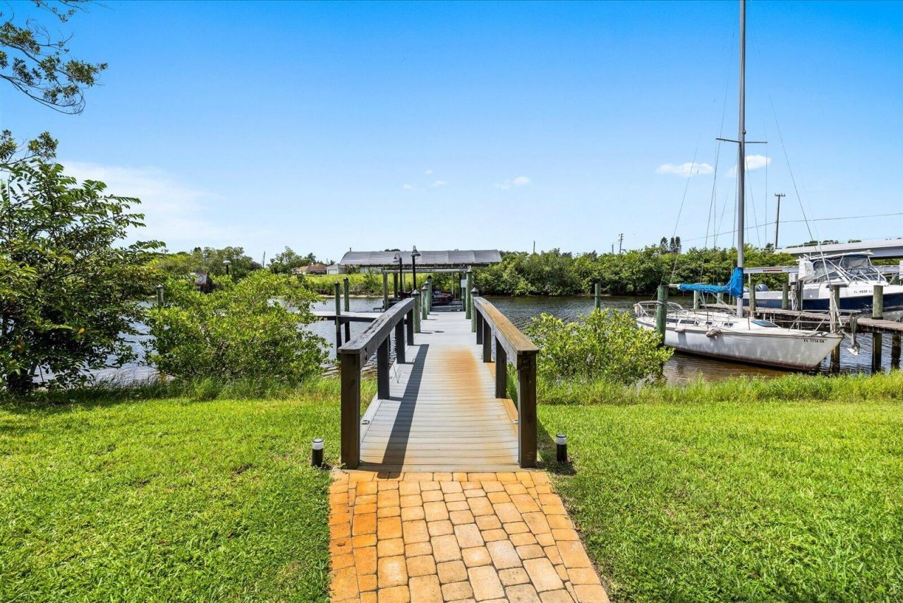 470 SE Pine Road, Port Saint Lucie, FL 34984 Photo