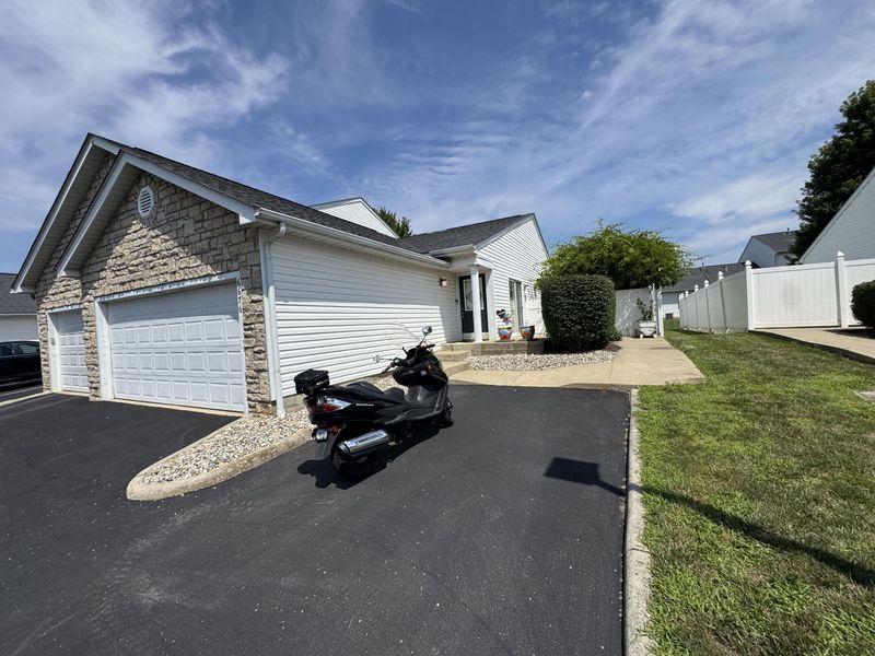 6676 Lagrange Drive, Unit 46E, Canal Winchester, OH 43110 Photo 2