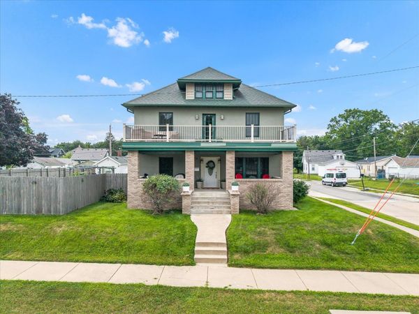 302 9TH Street , Silvis, IL 61282