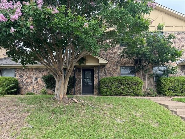 2721 Hurstview Drive, Hurst, TX 76054