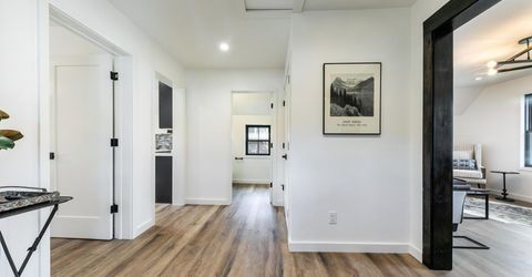 10017 East River Street, Truckee, CA 96161 Photo