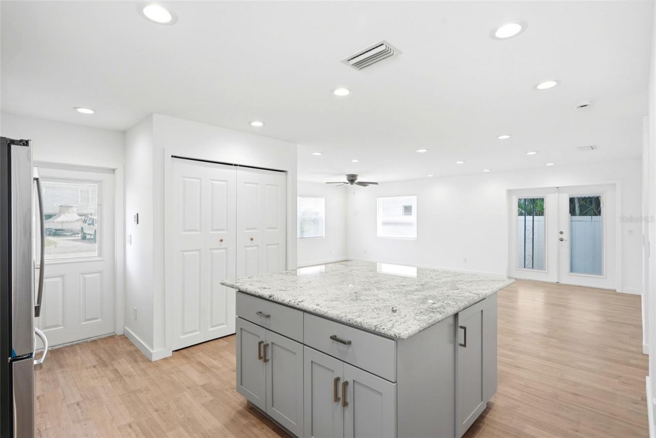1867 Michigan Avenue Ne, Saint Petersburg, FL 33703 Photo