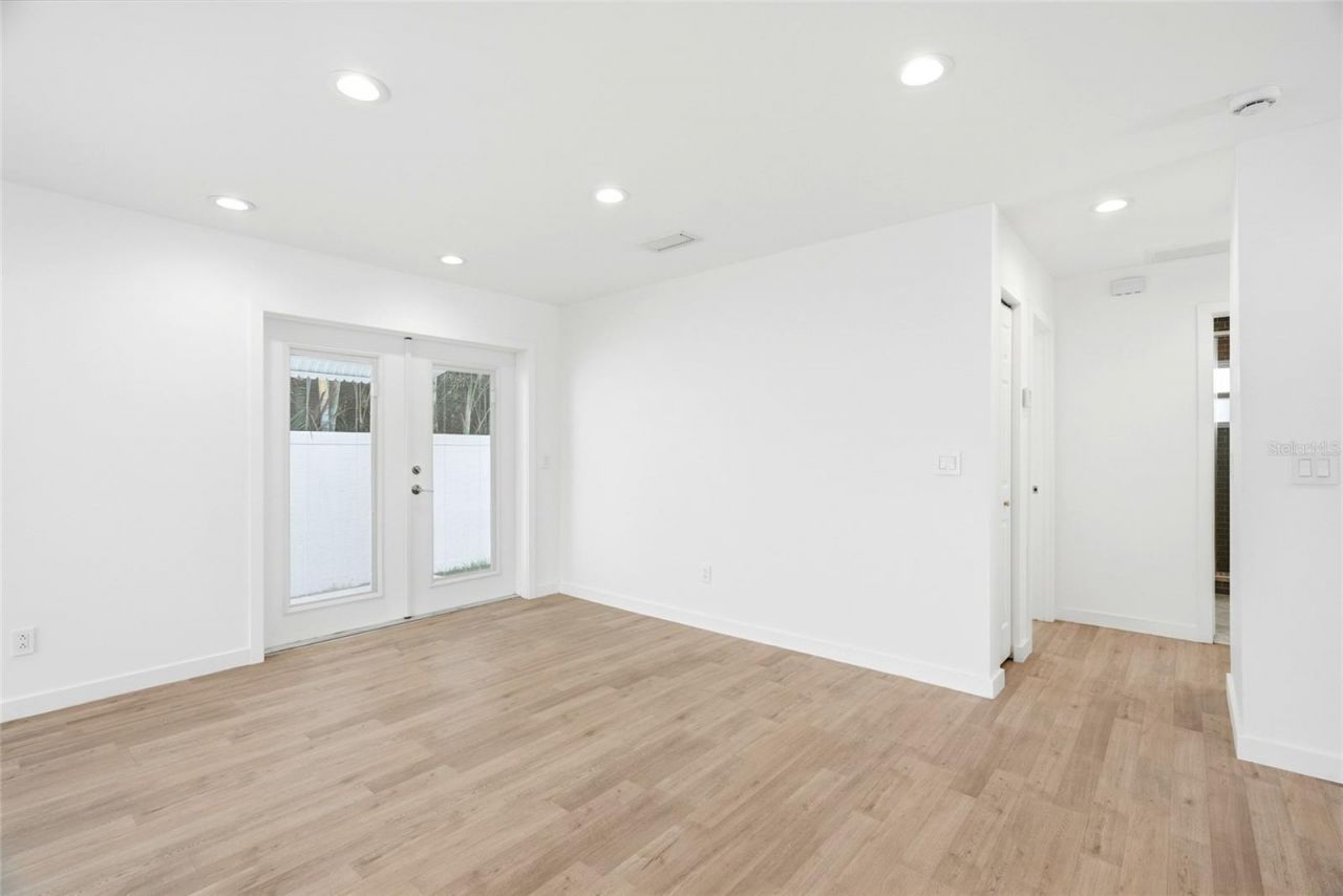 1867 Michigan Avenue Ne, Saint Petersburg, FL 33703 Photo