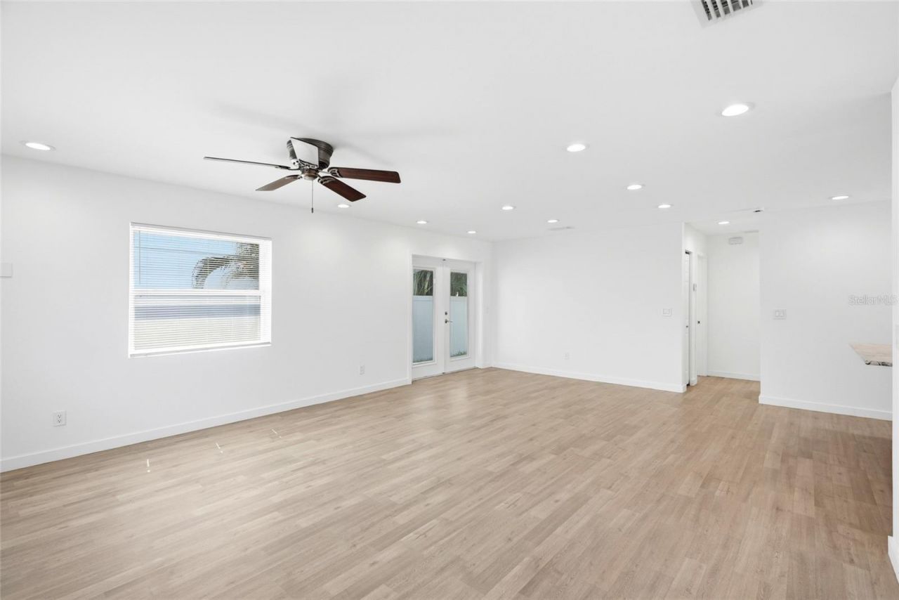1867 Michigan Avenue Ne, Saint Petersburg, FL 33703 Photo