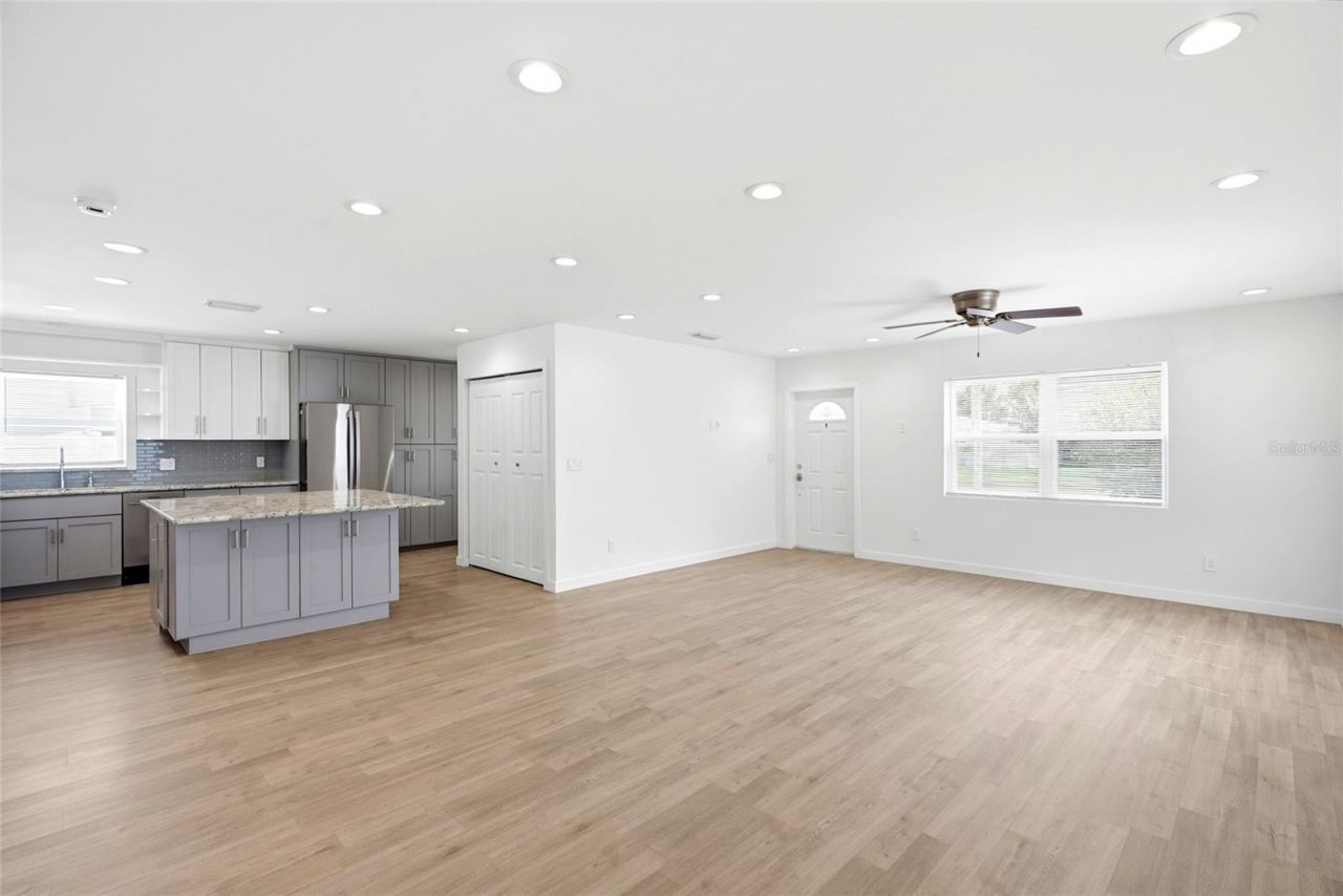 1867 Michigan Avenue Ne, Saint Petersburg, FL 33703 Photo