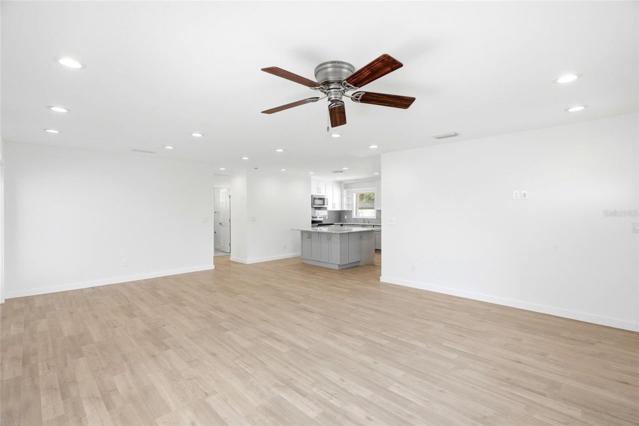 1867 Michigan Avenue Ne, Saint Petersburg, FL 33703 Photo