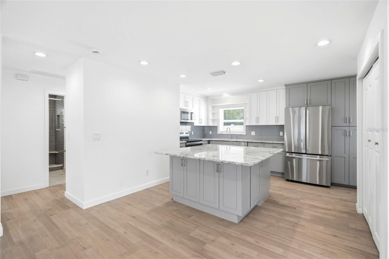 1867 Michigan Avenue Ne, Saint Petersburg, FL 33703 Photo