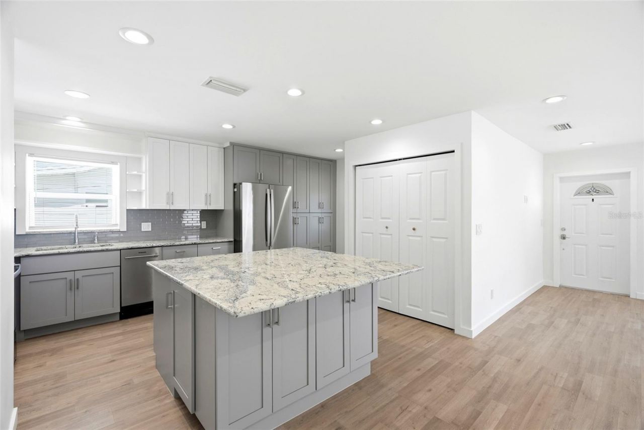1867 Michigan Avenue Ne, Saint Petersburg, FL 33703 Photo