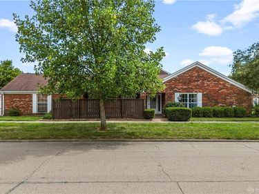 2222 Barclay Court, Fairborn, OH 45324