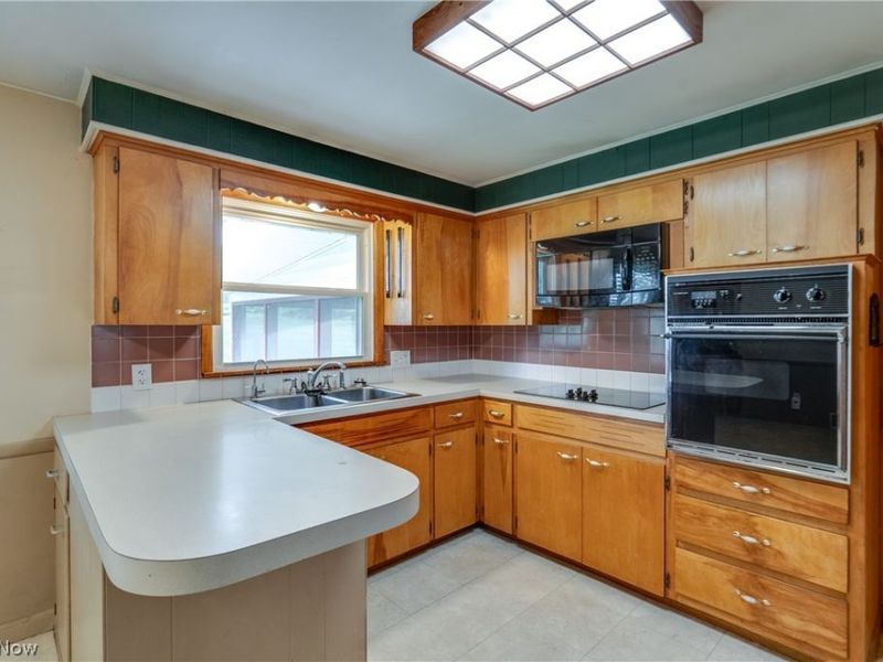 1402 Brookwood Drive, Mogadore, OH 44260 Photo 10
