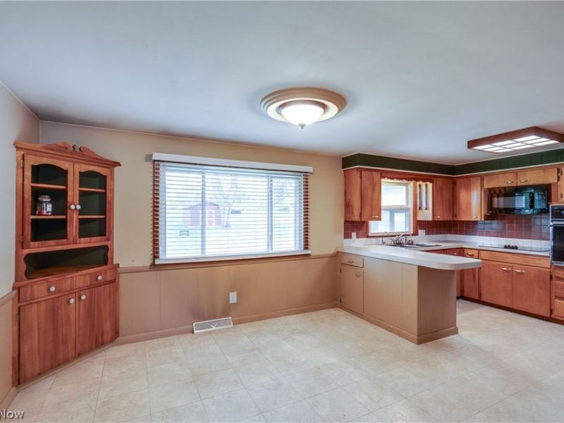 1402 Brookwood Drive, Mogadore, OH 44260 Photo 7