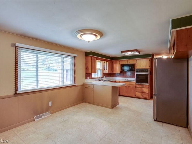 1402 Brookwood Drive, Mogadore, OH 44260 Photo 8