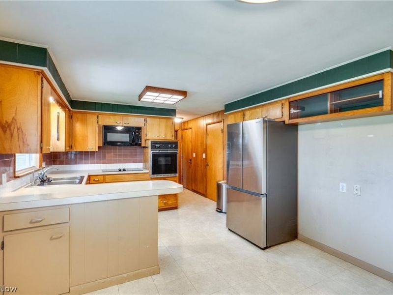 1402 Brookwood Drive, Mogadore, OH 44260 Photo 9