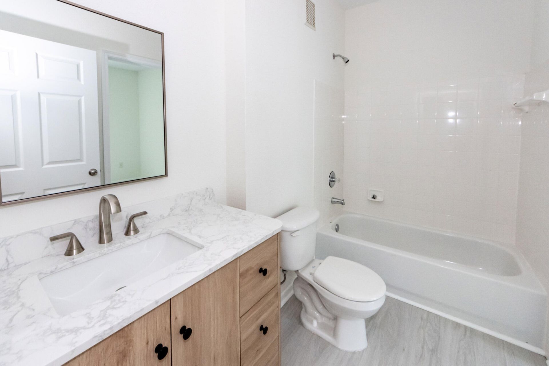 60 Fenwick Hall Allee Photo 10