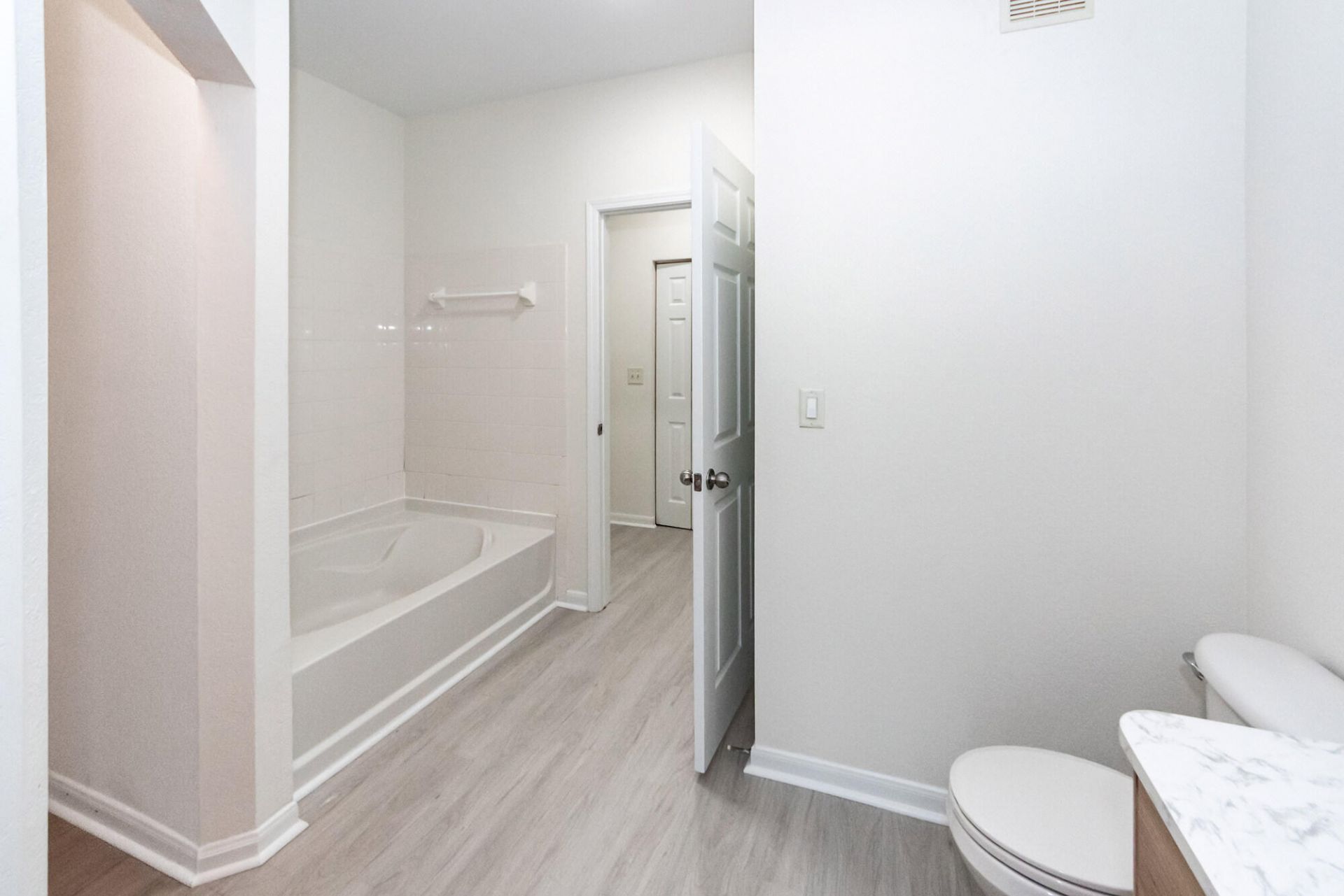 60 Fenwick Hall Allee Photo 21