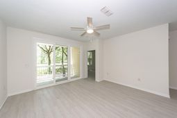 60 Fenwick Hall Allee photo 4