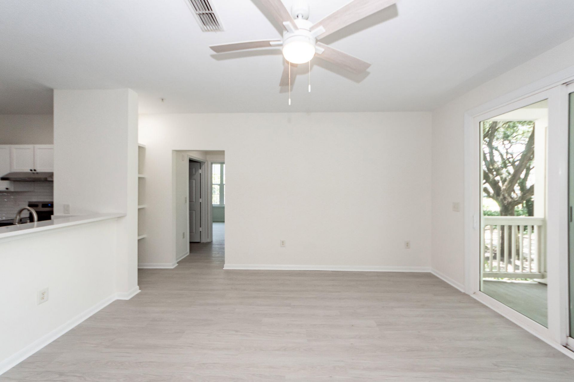 60 Fenwick Hall Allee Photo 8