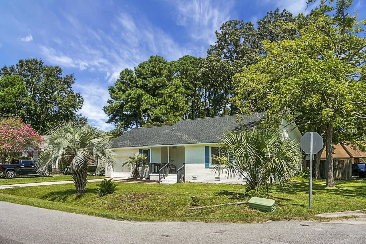 1520 Wakendaw Road Photo 4