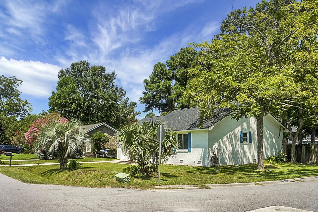 1520 Wakendaw Road Photo 5