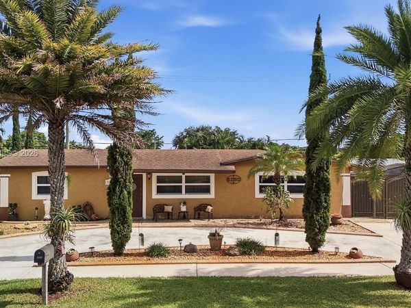 7858 NW 171st St , Hialeah, FL 33015