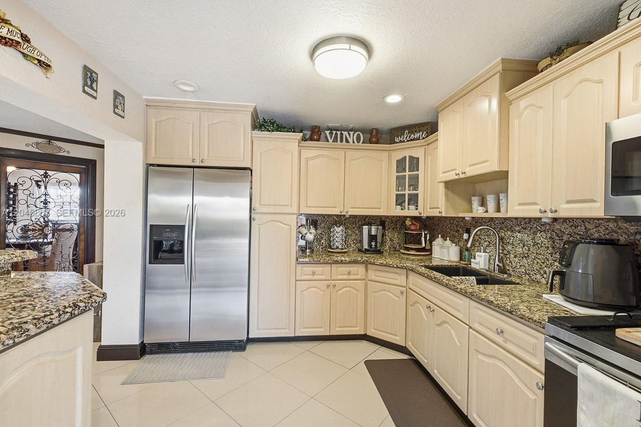 7858 NW 171st St, Hialeah, FL 33015 Photo