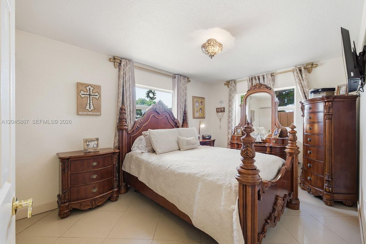 7858 NW 171st St, Hialeah, FL 33015 Photo