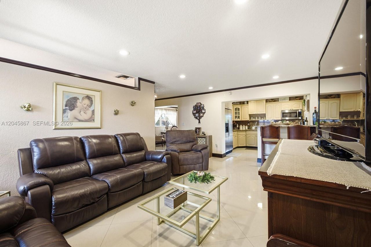 7858 NW 171st St, Hialeah, FL 33015 Photo