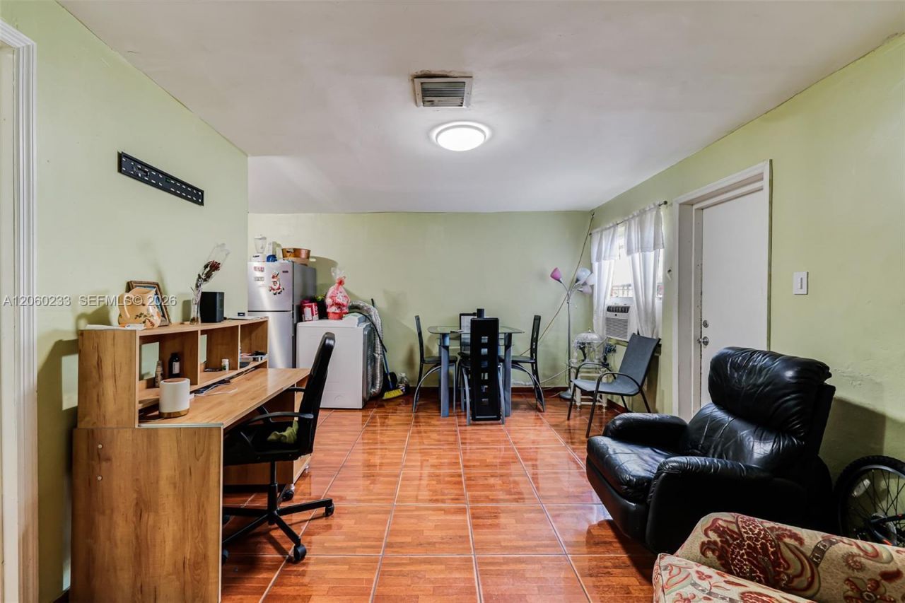 578 NW 97th St , Miami, FL 33150 Photo