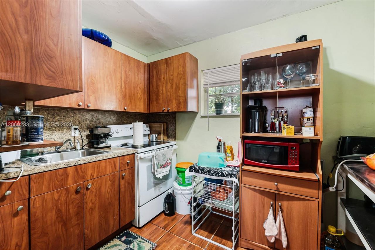 578 NW 97th St , Miami, FL 33150 Photo