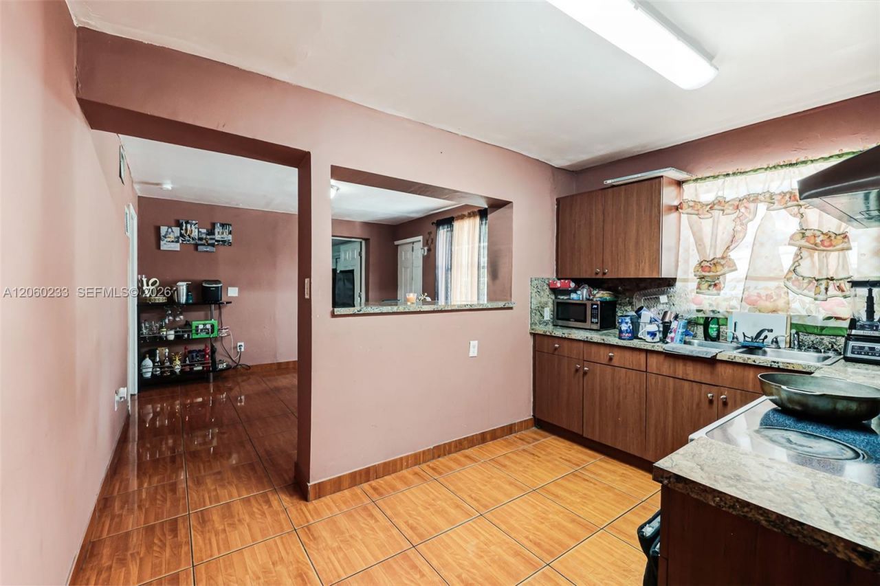 578 NW 97th St , Miami, FL 33150 Photo