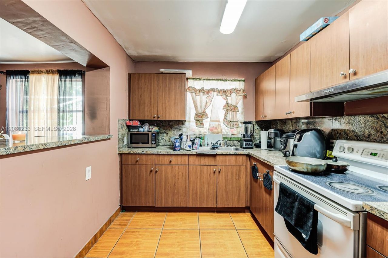 578 NW 97th St , Miami, FL 33150 Photo