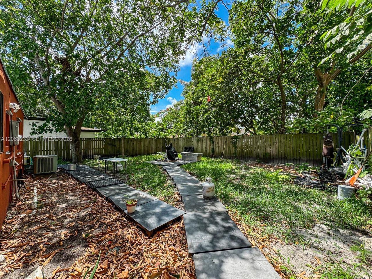 578 NW 97th St , Miami, FL 33150 Photo