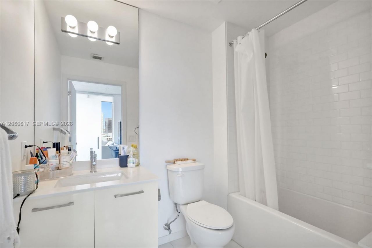 151 SE 1st St , Unit 2511, Miami, FL 33131 Photo