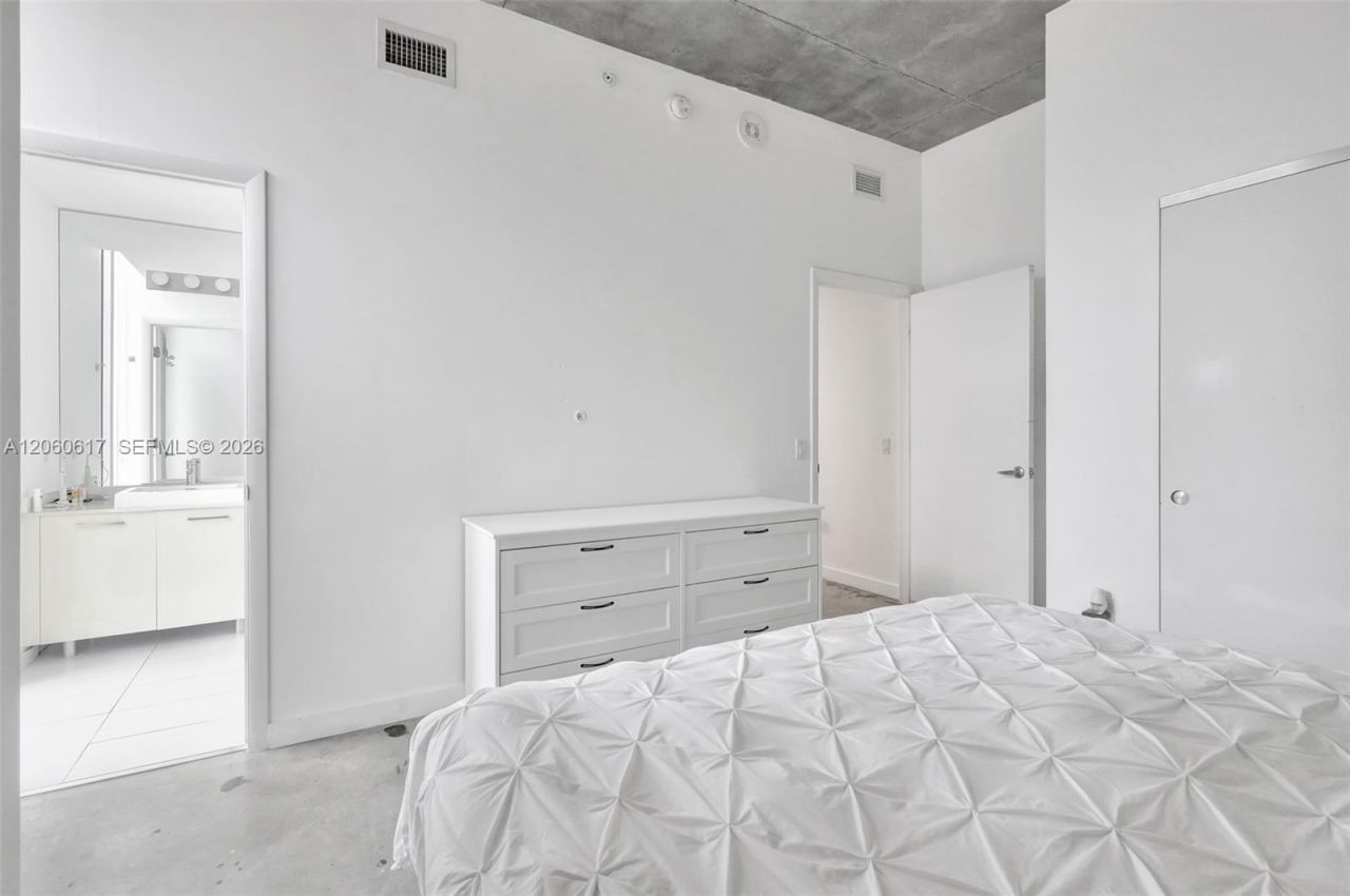 151 SE 1st St , Unit 2511, Miami, FL 33131 Photo