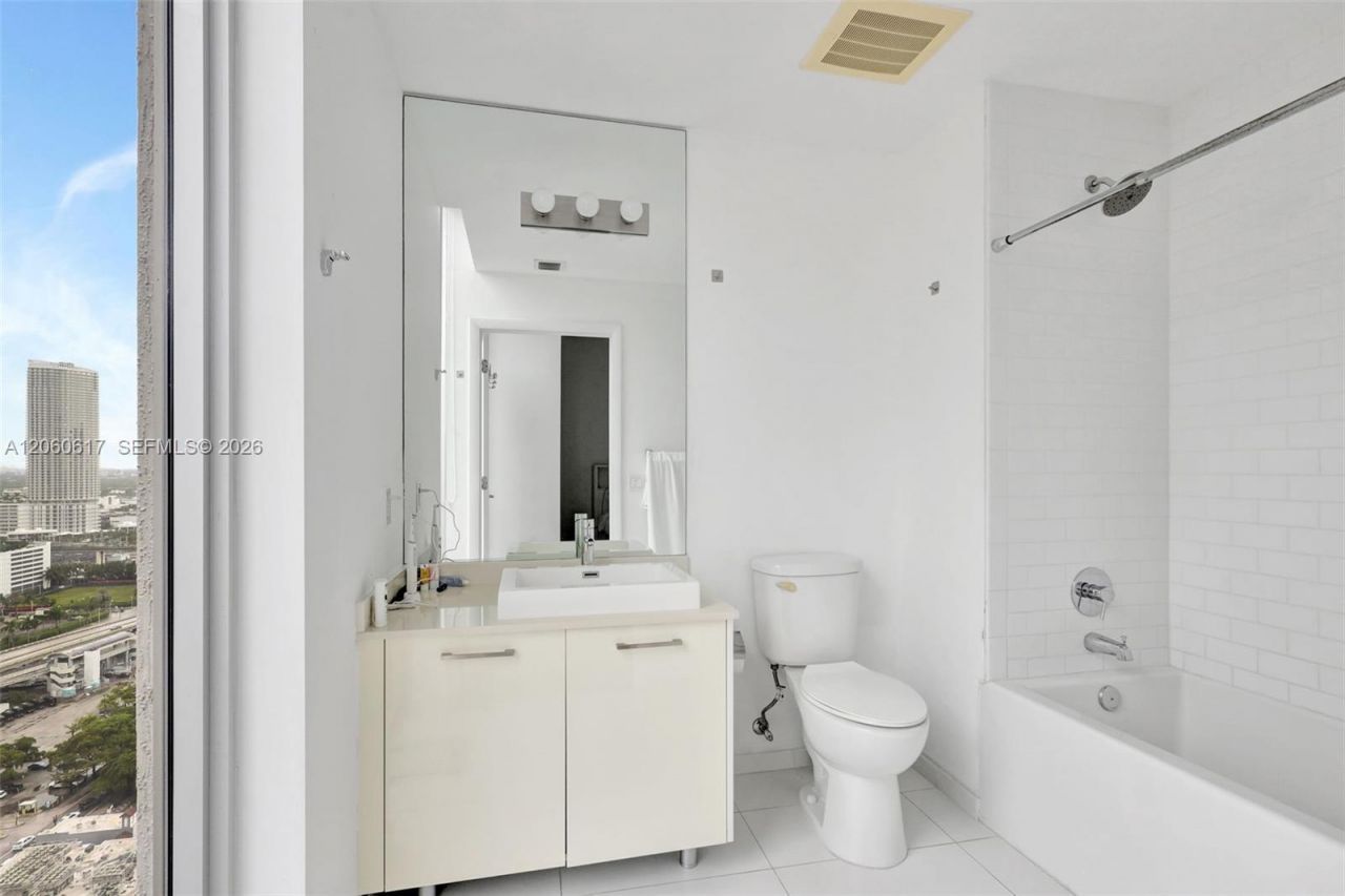 151 SE 1st St , Unit 2511, Miami, FL 33131 Photo