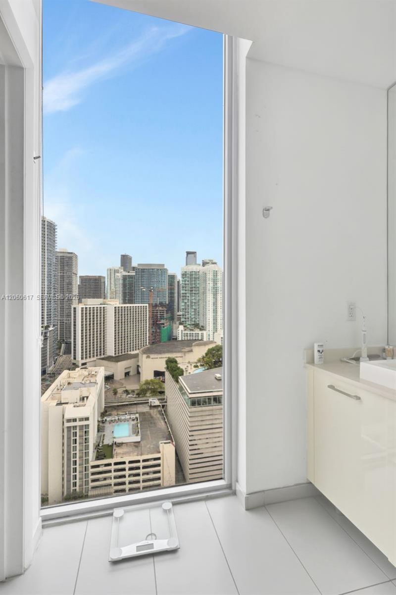 151 SE 1st St , Unit 2511, Miami, FL 33131 Photo