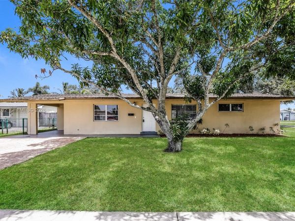 4896 NW 6th Ct, Plantation, FL 33317