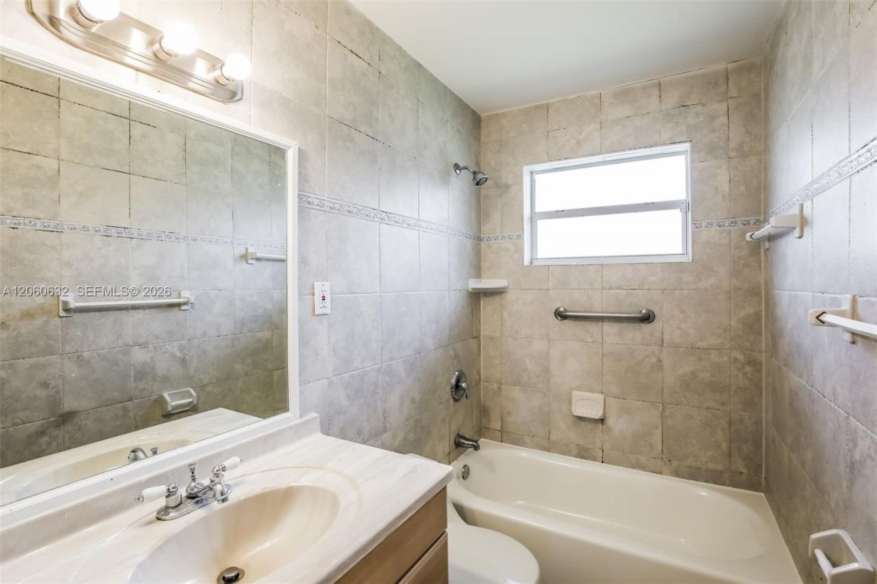 4896 NW 6th Ct, Plantation, FL 33317 Photo