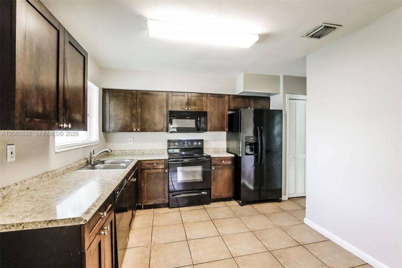 4896 NW 6th Ct, Plantation, FL 33317 Photo