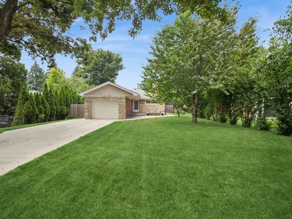 2930 Warbler Place , Highland Park, IL 60035