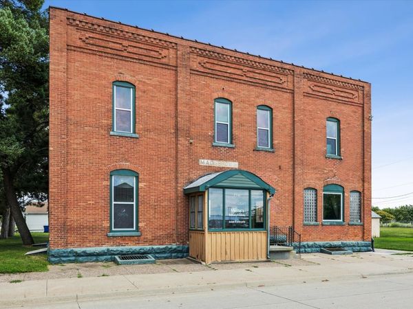 2301 Mckinley Street, Clinton, IA 52732