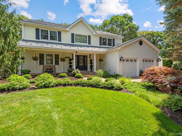 35 Pine Ridge Drive , Smithtown, NY 11787