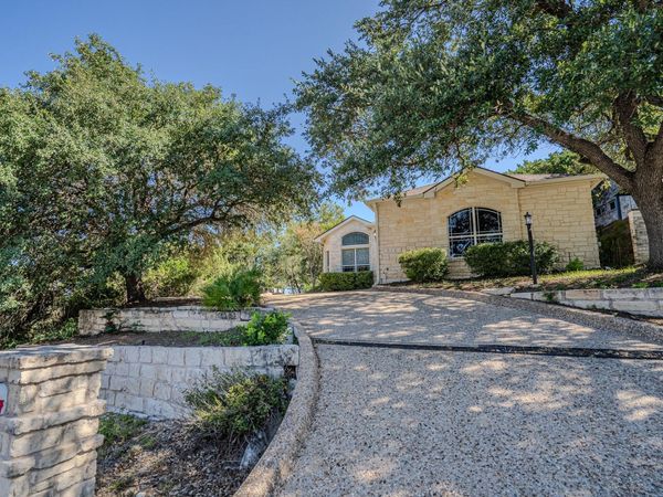 218 Hazeltine DR, Lakeway, TX 78734