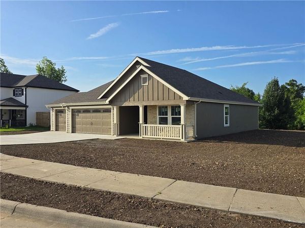 1602 Bluestem Drive, Ottawa, KS 66067