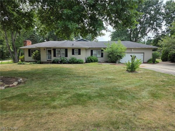 490 Bonshire Road , Akron, OH 44319