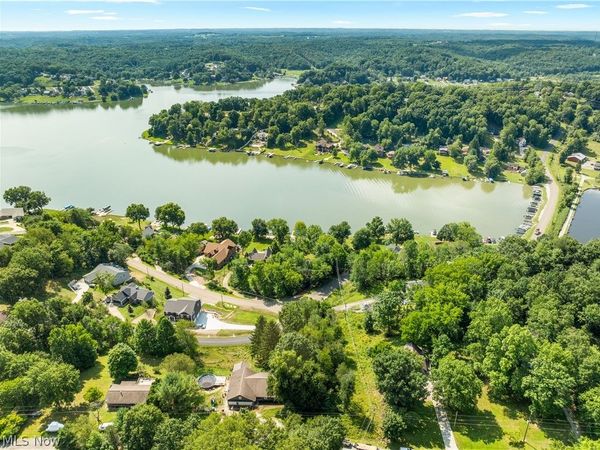 1 Opata Trail , Malvern, OH 44644