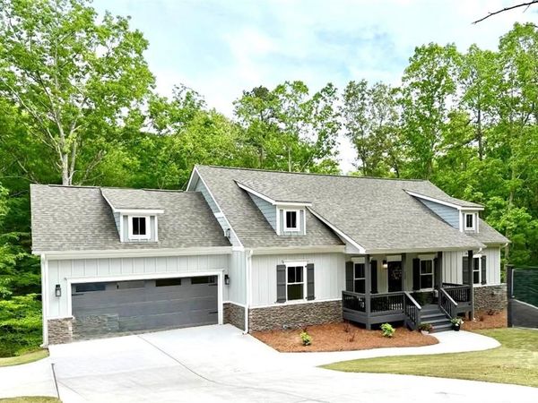 213 Little Coyote Loop , Waleska, GA 30183